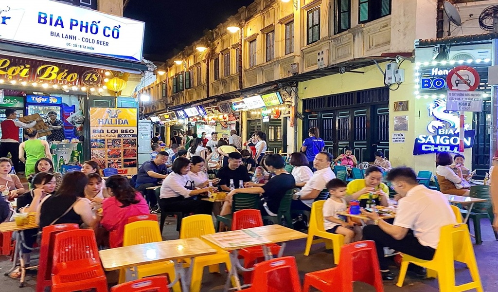Best Beer Halls Hanoi Old Quarter: 6 Spots to Try