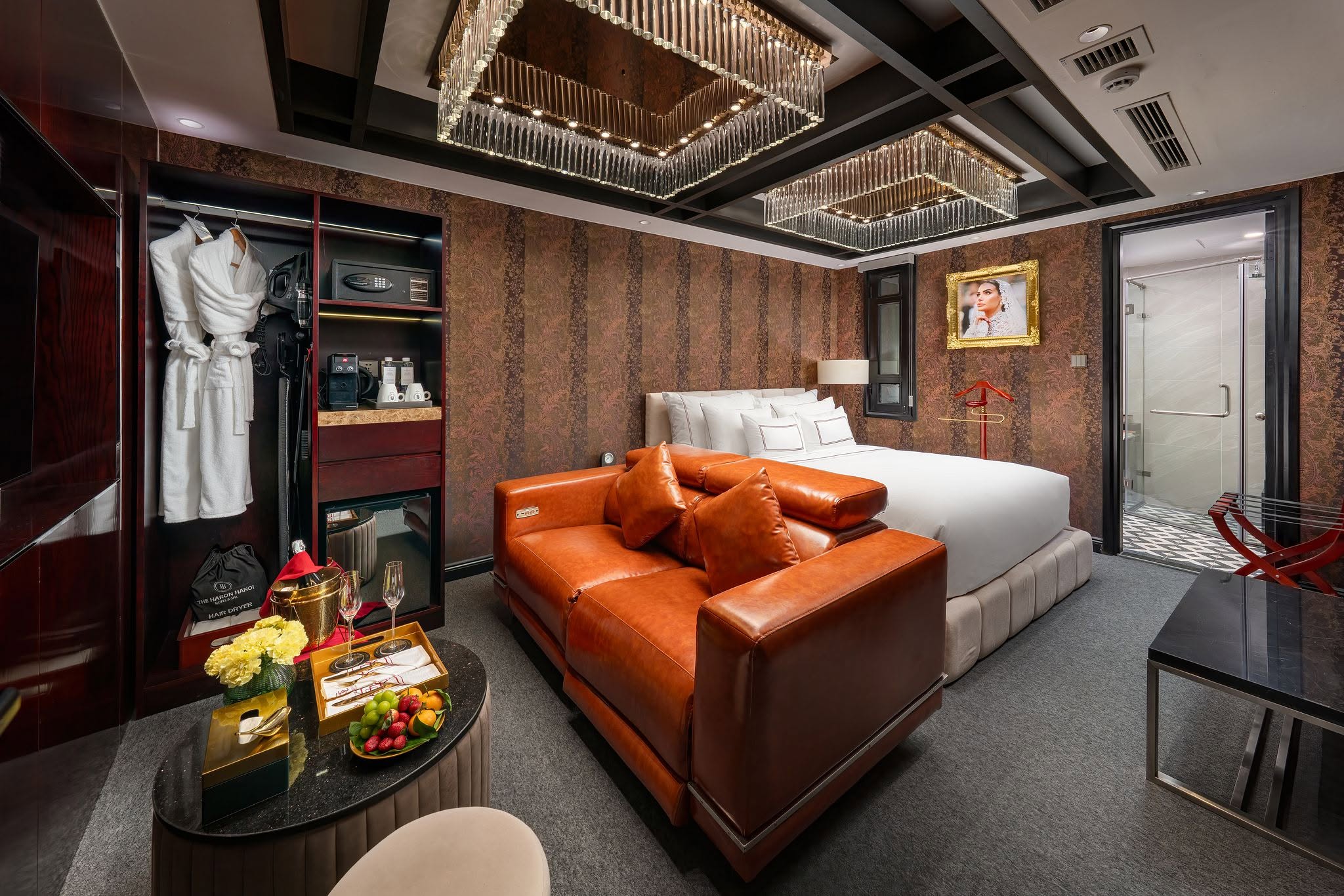 Một đêm ở Club Executive The Haron: Lưu trú quý tộc giữa lòng phố cổ