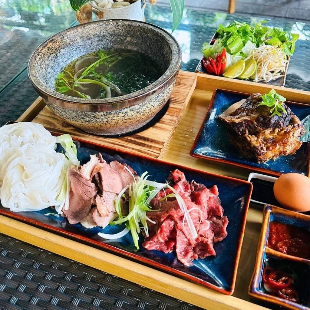 pho-bat-da-nha-hang-San-Dining.jpg
